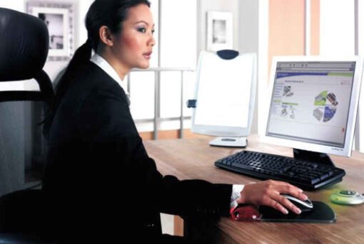 Kensington Duo Gel Mouse Pad with Wrist Rest, Black and Red - Image 2